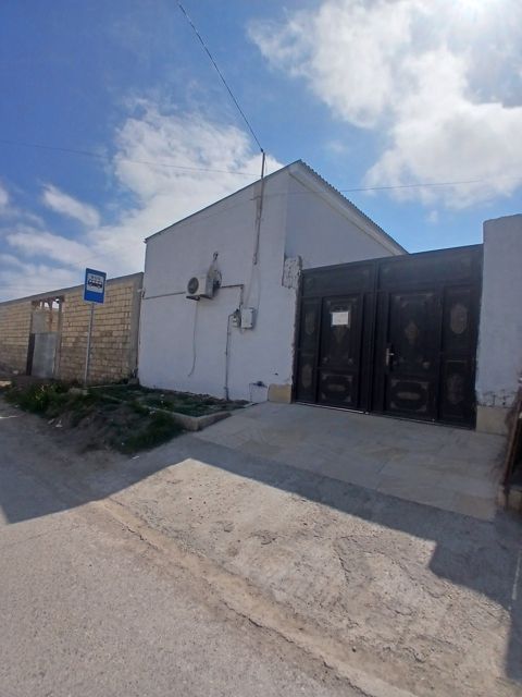 Satılır 2 otaqlı həyət evi/bağ evi 70 m² — 75 000 ₼ · Bakı · Ev, villa Satılır 2 otaqlı həyət evi/bağ evi 70 m² — Bakı