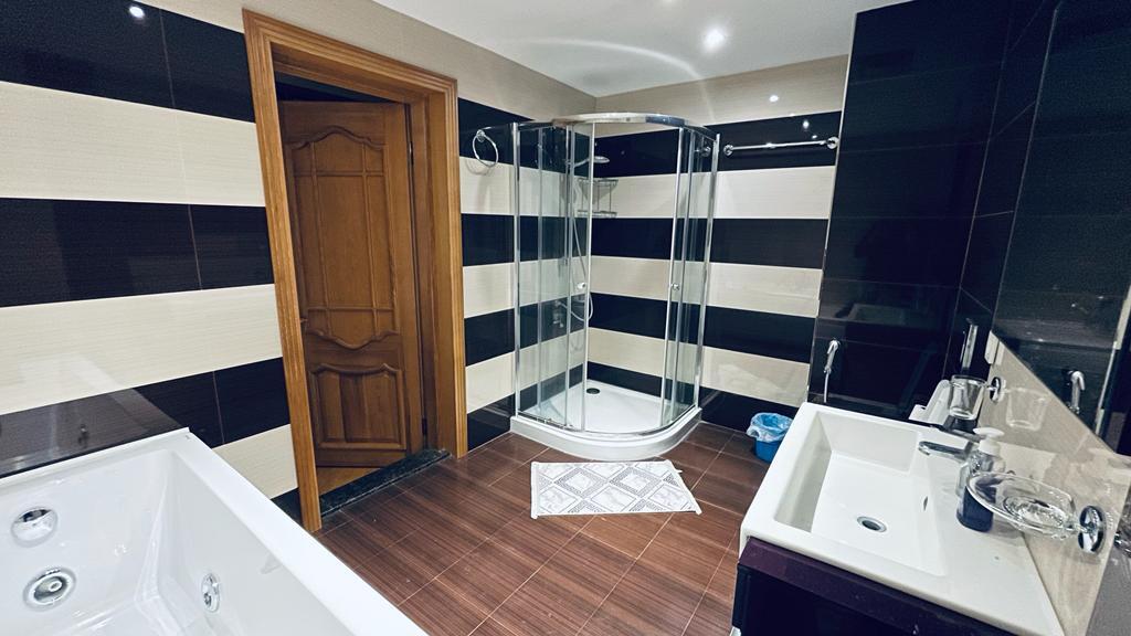 İcarəyə verilir 3 otaqlı yeni tikili 180 m² — Mənzil, Bakı (9)