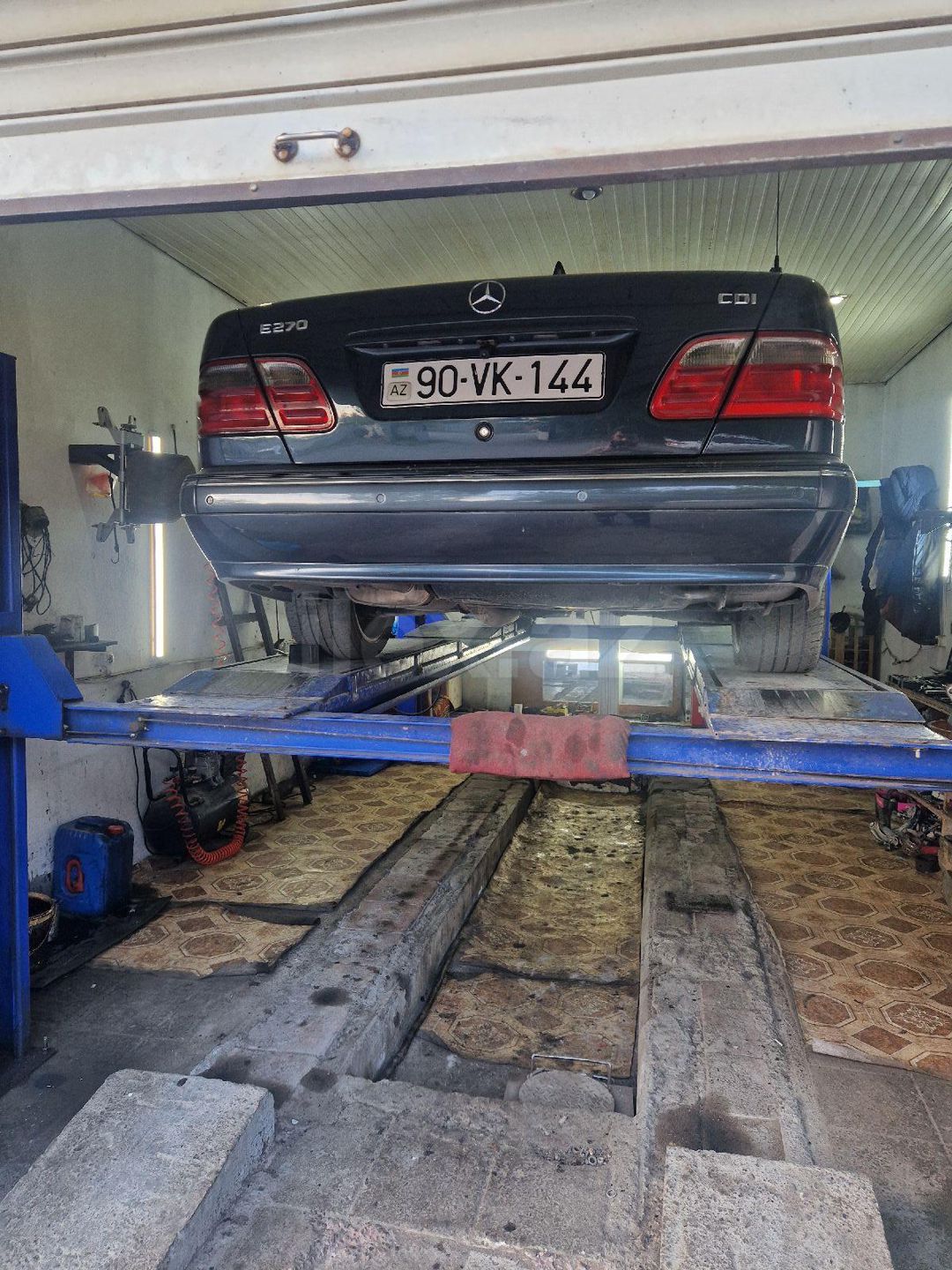 2000 Mercedes-Benz E 270, 2.7 L, 2000, 325,000 km 90-VK-144 — Avtomobillər, Qəbələ (4)