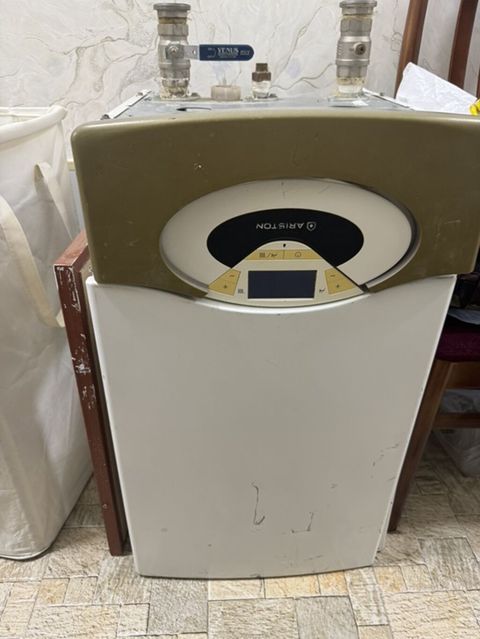 Ariston divar tipli qaz kombisi - Brend/model: Ariston (elektron — 850 ₼ · Bakı · Kombilər Ariston divar tipli qaz kombisi - Brend/model: Ariston (elektron — Bakı