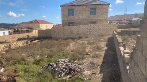 3 sot torpaq sahəsi, Hökməli qəs — Bakı