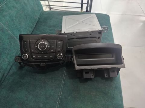 Chevrolet Cruze üçün orijinal multimedia/radio seti Komplekt — Bakı