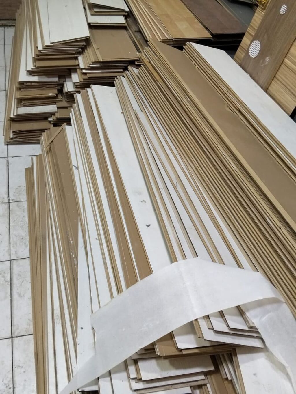 Laminat az stfade olnub 100 kv dan coxdu kvadrati 6 azn ünvan Bakı — Ağac məmulatı, Bakı