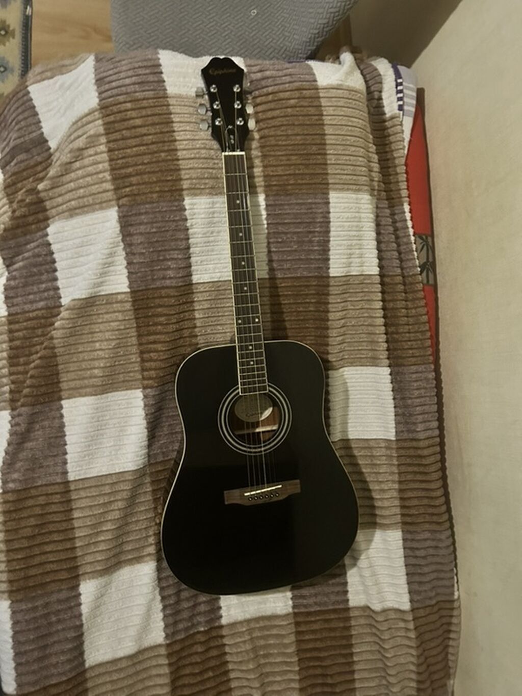Akustik gitara, 6 sim, İşlənmiş, Ünvandan götürmə — Gitarlar və digər simli alətlər, Bakı