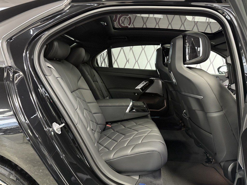 BMW 740, 3.0 L, 2025 il, 6 000 km — Avtomobillər, Bakı (11)