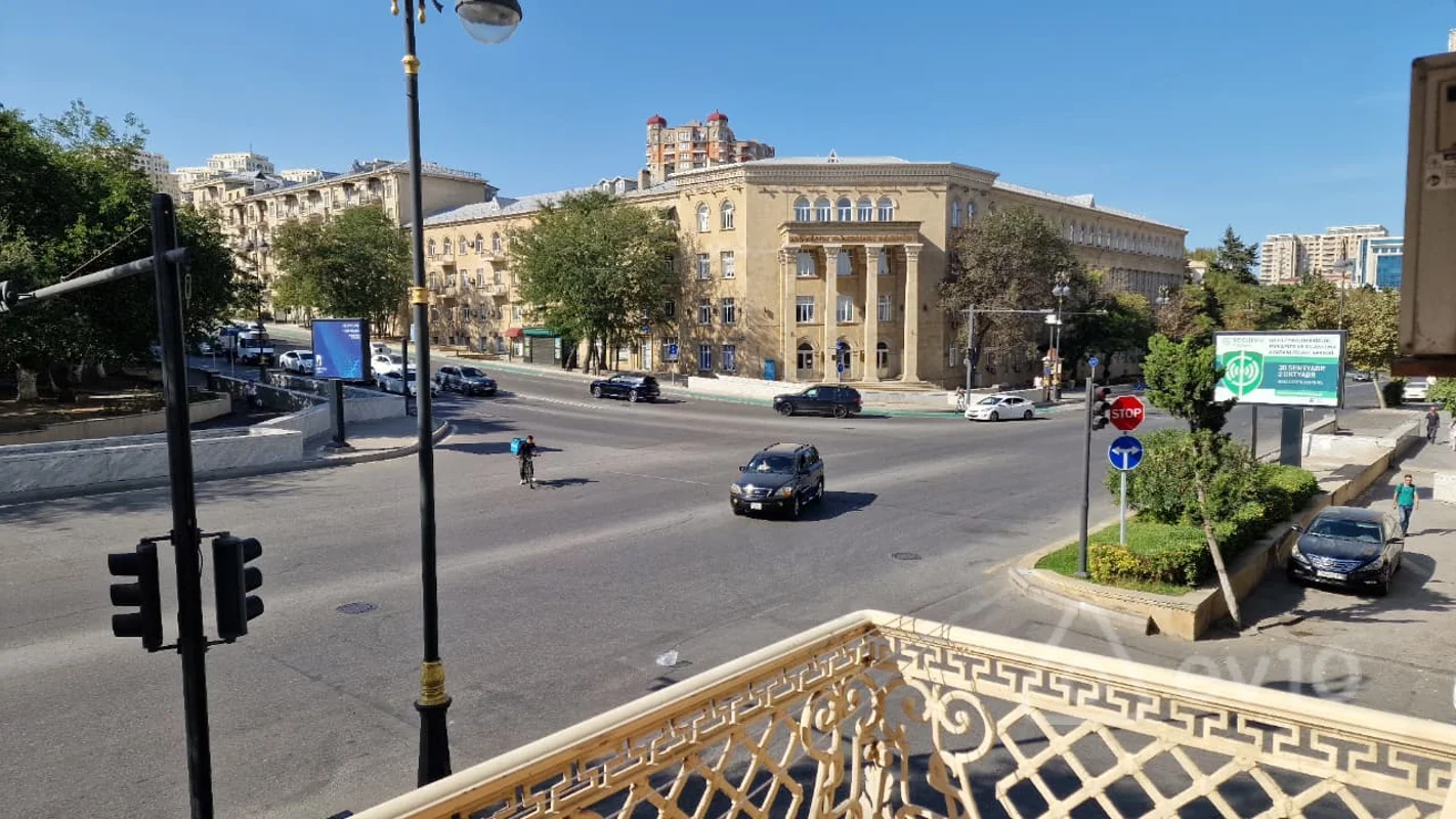 3 otaqlı mənzil, 75 m², İnşatcılar pr — Bakı