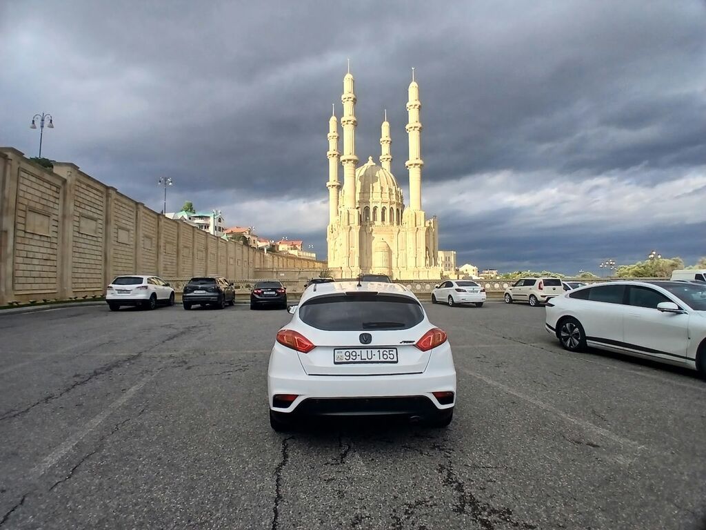 Changan Eado XT hetçbek. ili .2014 Ağ rəngli kuzovla təqdim olunan 99-LU-165 — Avtomobillər, Bakı (3)