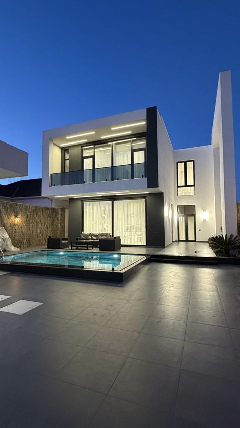 Satılır 4 otaqlı həyət evi/bağ evi 200 m² — 590 000 ₼ · Bakı · Ev, villa Satılır 4 otaqlı həyət evi/bağ evi 200 m² — Bakı