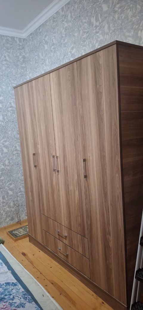 4 qapılı dolab 170 az işlənib, əla vəziyyətdə, köçlə bağlı məcbur — Xırdalan