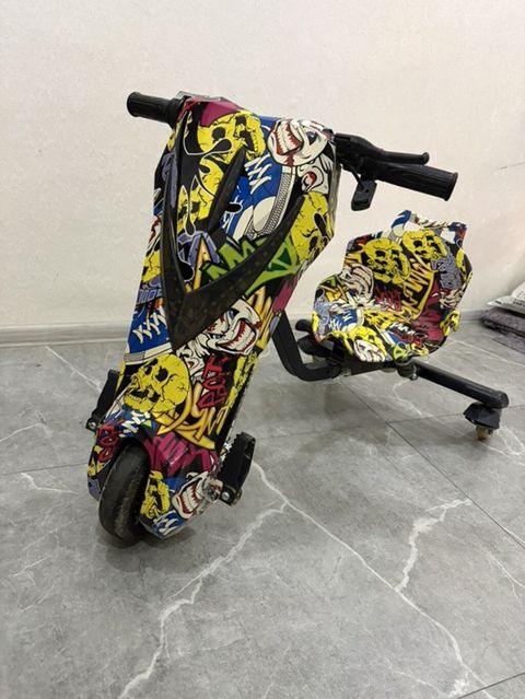 Elektrik drift skuter – oturacaqlı, 3 təkərli model - Rəngarəng — 270 ₼ · Bakı · Uşaq avtomobilləri Elektrik drift skuter – oturacaqlı, 3 təkərli model - Rəngarəng — Bakı