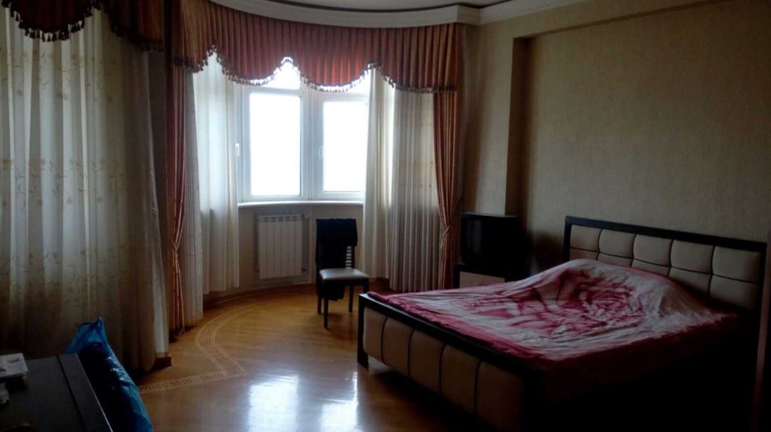 Satılır 5 otaqlı yeni tikili 200 m² — Mənzil, Bakı (4)