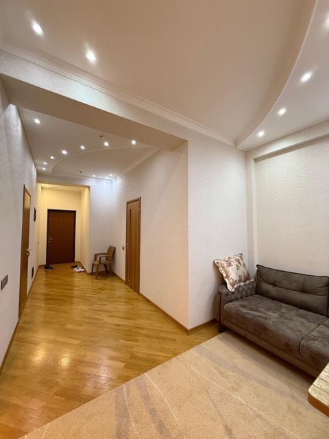 Satılır 4 otaqlı yeni tikili 200 m² — Bakı