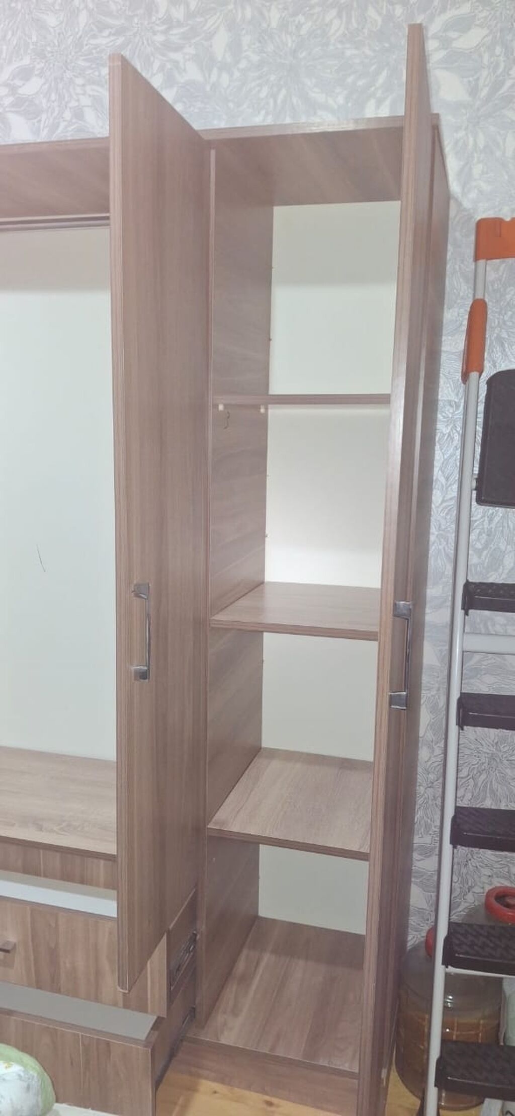 4 qapılı dolab 170 az işlənib, əla vəziyyətdə, köçlə bağlı məcbur — Şkaflar, Xırdalan (3)