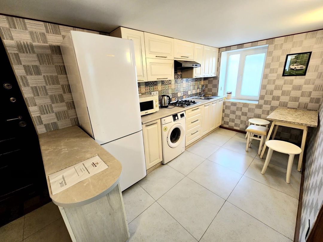 İcarəyə verilir 2 otaqlı köhnə tikili 75 m² — Mənzil, Bakı (3)