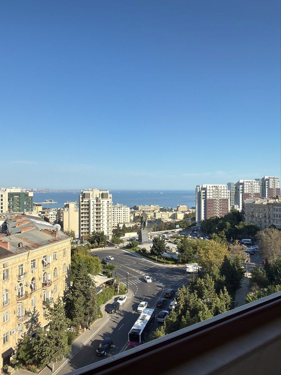 Satılır 4 otaqlı yeni tikili 210 m² — Mənzil, Bakı