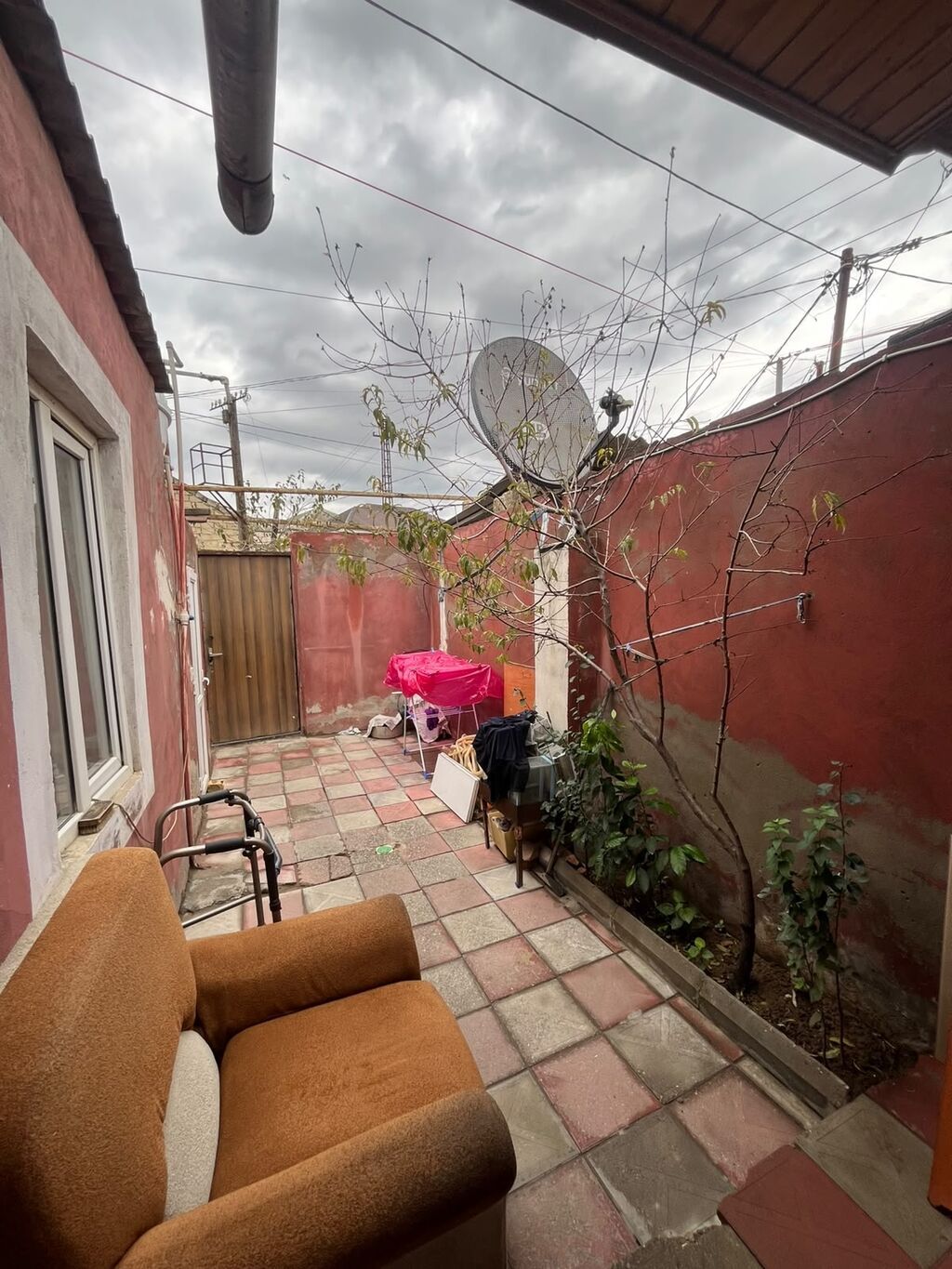 Sabunçu ərazisində orta təmirli 2 otaqlı həyət evi satılır. Qaz, as — Ev, villa, Bakı