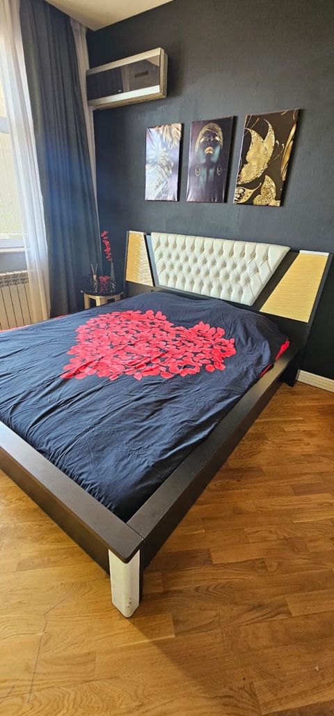 Taxt satilir 220azn. Matras var. LED isiqlidir. Yaxsi veziyyetde — 220 ₼ · Bakı · Mebel Taxt satilir 220azn. Matras var. LED isiqlidir. Yaxsi veziyyetde — Bakı