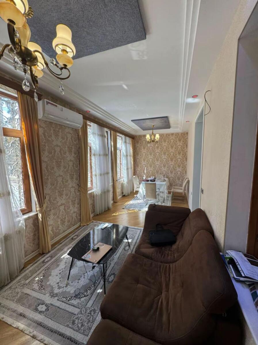 Satılır 2 otaqlı köhnə tikili 75 m² — Mənzil, Bakı