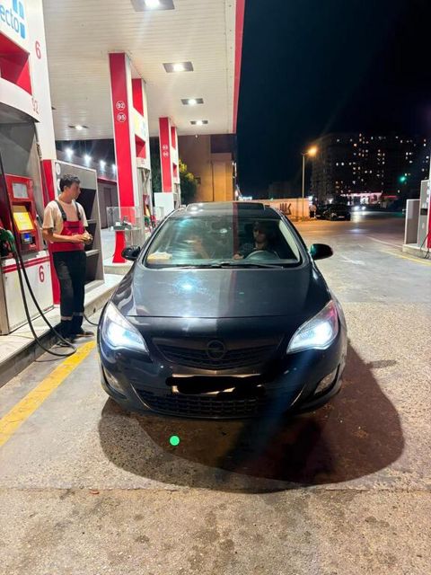 Opel Astra, 1.6 L, 2012 il, 142 000 km — Bakı