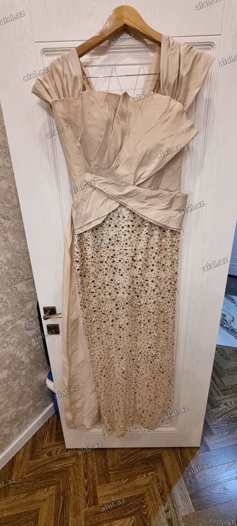 Zərif ziyafət/gecə geyimi – şampan/bej rəng palitrasında, ön hissəsi — 220 ₼ · Bakı · Şəxsi əşyalar Zərif ziyafət/gecə geyimi – şampan/bej rəng palitrasında, ön hissəsi — Bakı