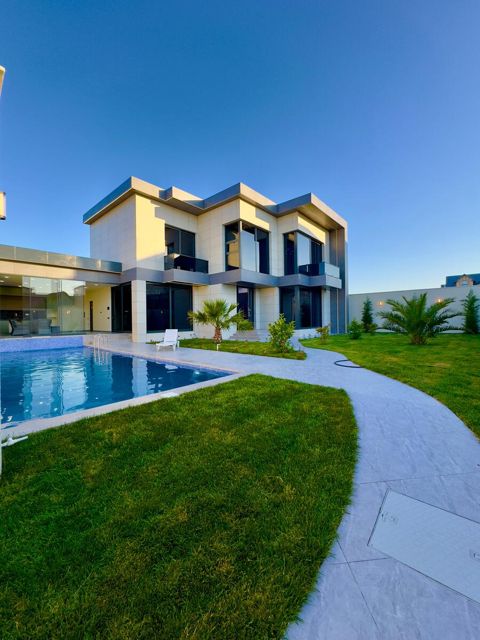 Satılır 5 otaqlı həyət evi/bağ evi 300 m² — 695 000 ₼ · Bakı · Ev, villa Satılır 5 otaqlı həyət evi/bağ evi 300 m² — Bakı