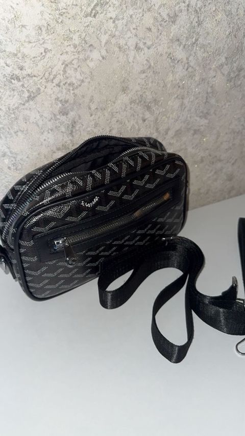 Goyard premium class Qara rəngli çiyin/çarpaz çanta - Kompakt — 60 ₼ · Bakı · Çantalar, çamadanlar, cüzdanlar Goyard premium class Qara rəngli çiyin/çarpaz çanta - Kompakt — Bakı
