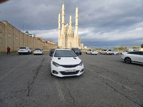 Changan Eado XT hetçbek. ili .2014 Ağ rəngli kuzovla təqdim olunan — Bakı