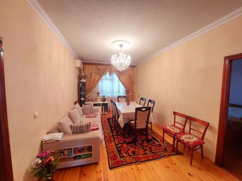 Satılır 4 otaqlı köhnə tikili 101 m² — Bakı