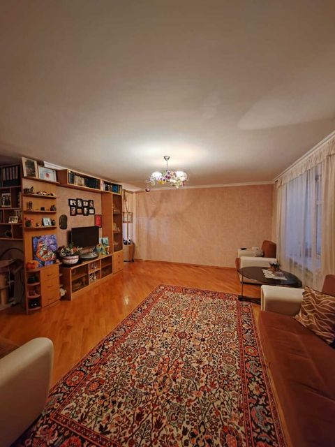 Satılır 2 otaqlı köhnə tikili 65 m² — Bakı