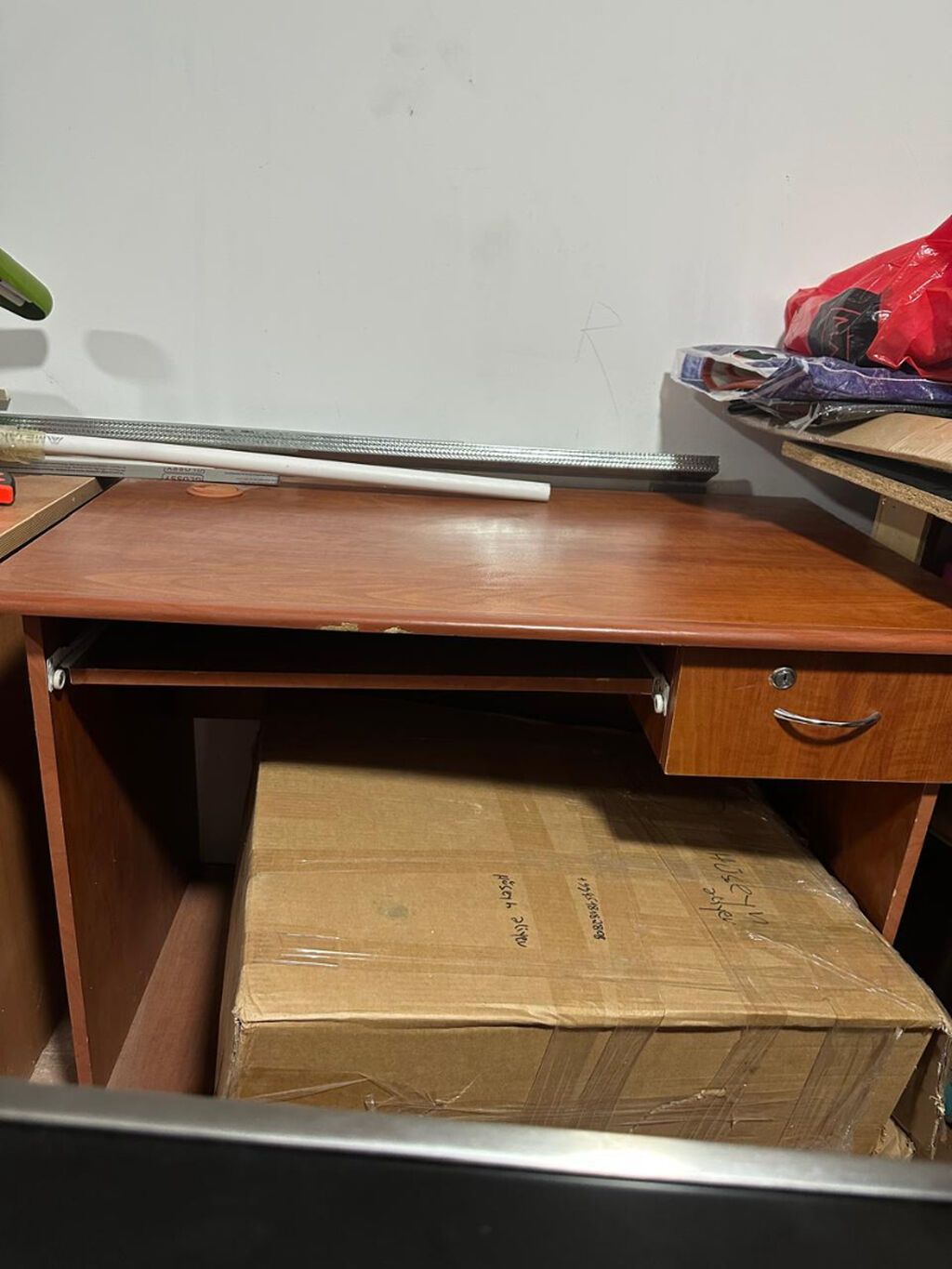 Düz masa, Polkalı, Siyirməli, Teksturalı laminat — Kompüter masaları və kresloları, Bakı (4)