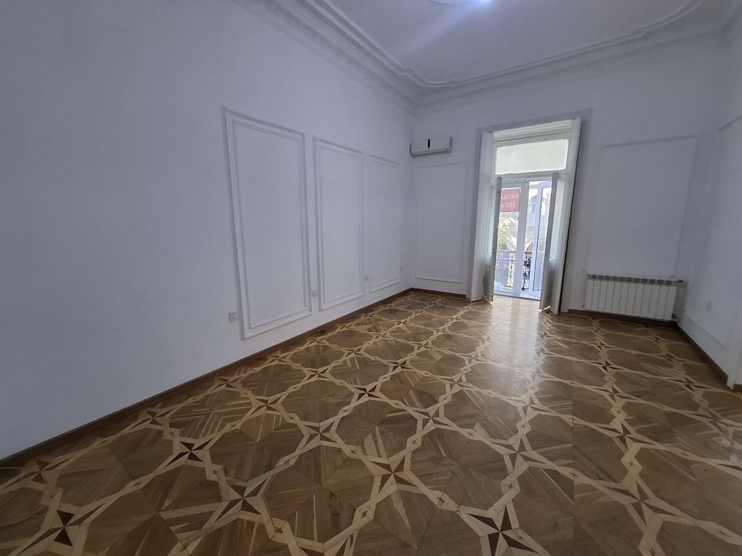 Satılır 4 otaqlı köhnə tikili 105 m² — Mənzil, Bakı (2)