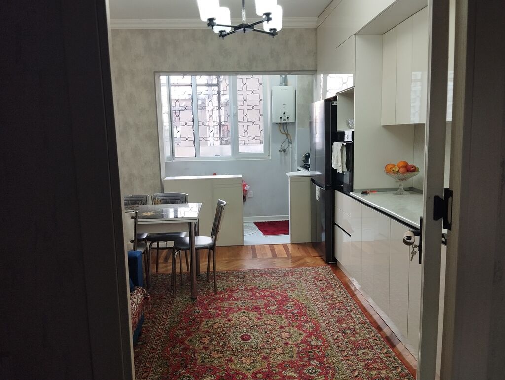 Gence prospektinde en hundur yede, Leningrad proektli ganuni 3 otaq — Mətbəx mobilyası, Bakı (2)