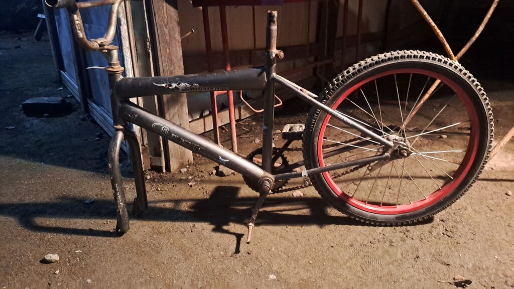 BMX tipli uşaq/yeniyetmə ideal velosipetdir Cəmi 15 manat bir çox — Ehtiyat hissələri və aksesuarlar, Lənkəran (2)