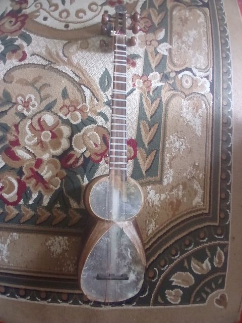 Tar - Azərbaycan milli simli musiqi aləti - Korpus: iki hissəli — 900 ₼ · Bakı · Gitarlar və digər simli alətlər Tar - Azərbaycan milli simli musiqi aləti - Korpus: iki hissəli — Bakı