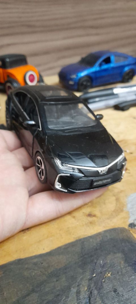 Toyota Corolla 1:32 Miqyas Təzədir Səsli və İşıqlı Hər yeri açılır — Bakı