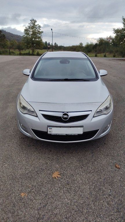 Opel Astra, 1.4 L, 2011 il, 238 000 km — Qusar
