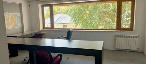 Ofis bütün əşyalarla (mebel və texnika ilə) birlikdə icarəyə verilir — Bakı