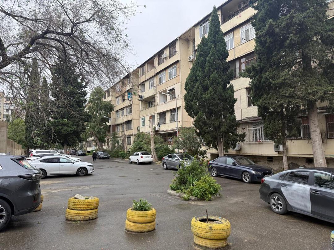 Satılır 4 otaqlı köhnə tikili 100 m² — Mənzil, Bakı