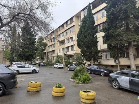 Satılır 4 otaqlı köhnə tikili 100 m² — Bakı