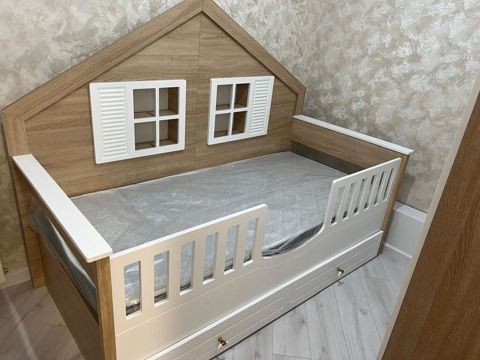 Carpayi. 350azn. ideal veziyyetde. Baha alinib. unvan yenu güneşli — Bakı