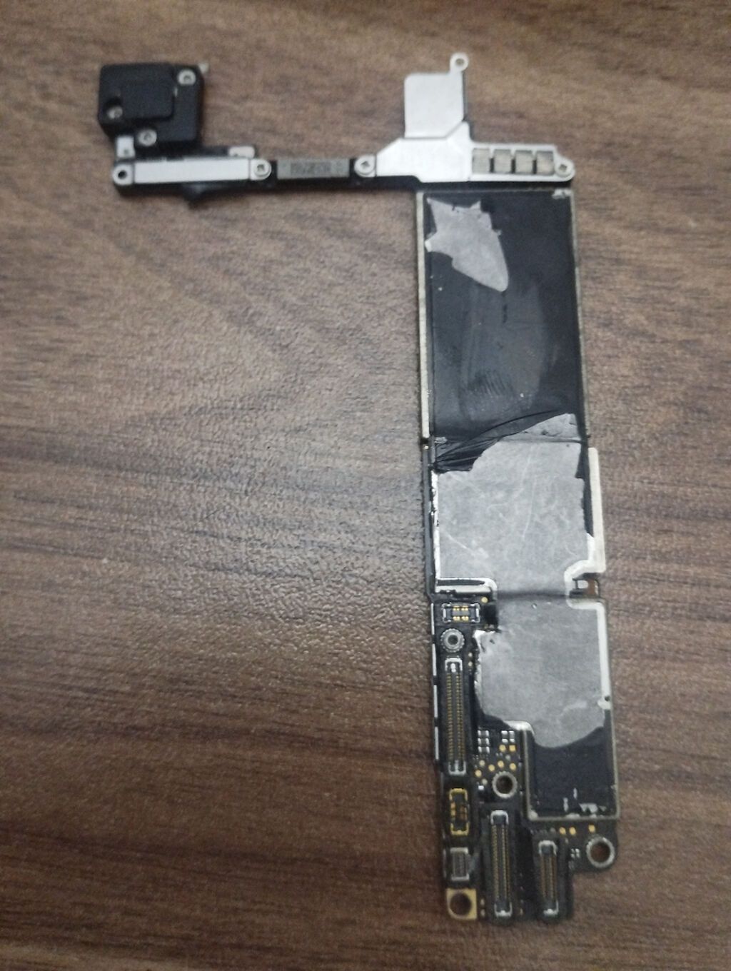 Salam hamsi iPhone 8 E aiddi hamsi işlək iPhone 8 in platasi işlək — Smartfon ehtiyat hissələri, Bakı