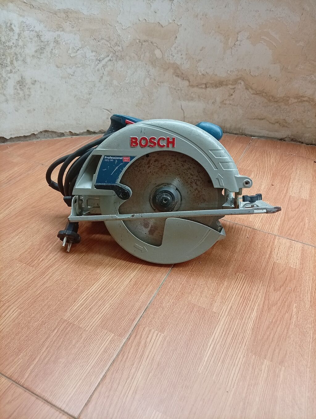 Bosch Professional dairəvi mişar. Şəkildə görünən model GKS 190 — Testerler və labirintlər, Bakı (2)