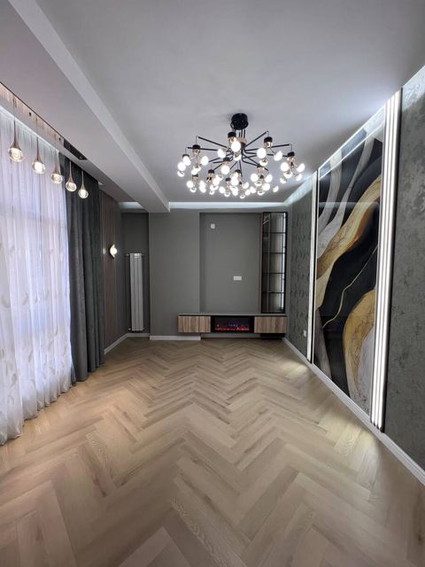 Satılır 2 otaqlı köhnə tikili 77 m² — Bakı