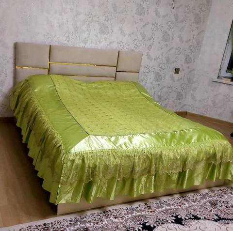 Taxt satılır Qiymet 250 azn.Ünvan Hökmeli (1758) Elmira x — Bakı