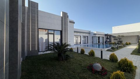 Satılır 5 otaqlı həyət evi/bağ evi 250 m² — 830 000 ₼ · Bakı · Ev, villa Satılır 5 otaqlı həyət evi/bağ evi 250 m² — Bakı