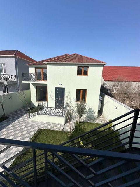 Satılır 5 otaqlı həyət evi/bağ evi 180 m² — Bakı