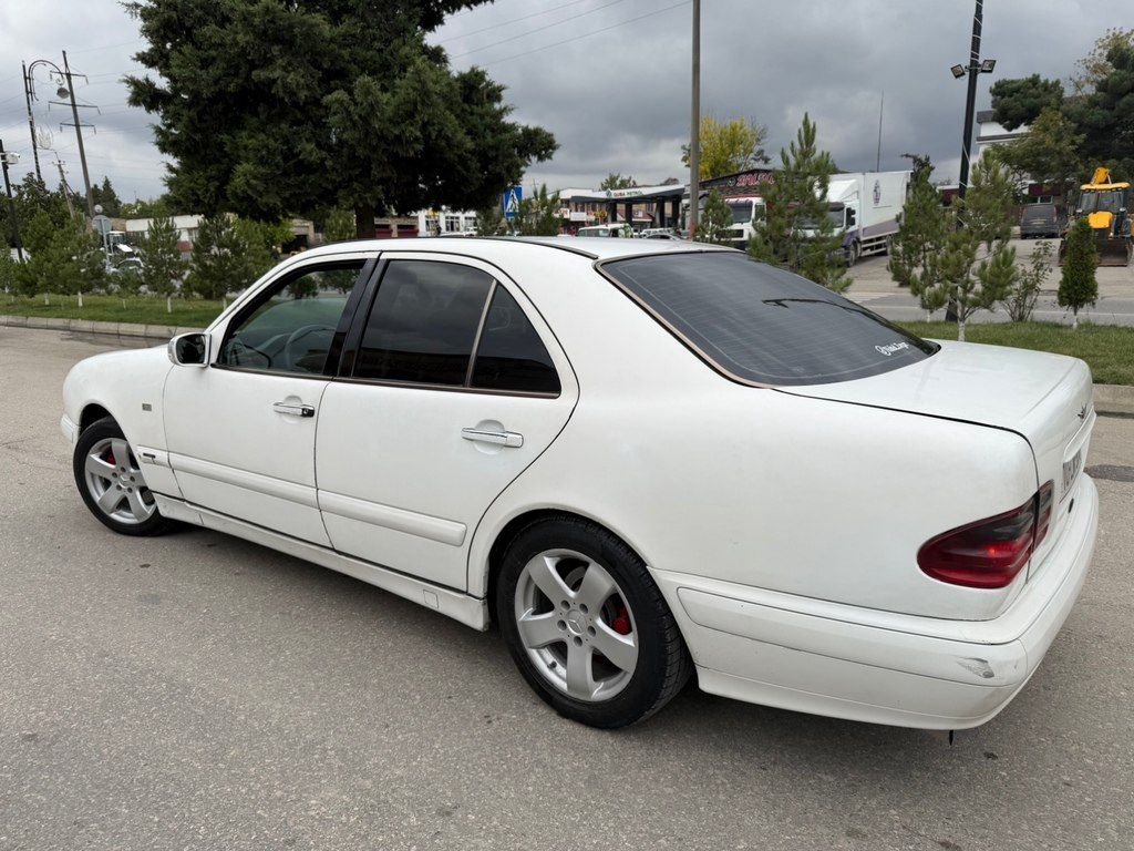 Mercedes E 220, 2.2 L, 1995 il, 500 000 km 10-LM-984 — Avtomobillər, Quba (4)