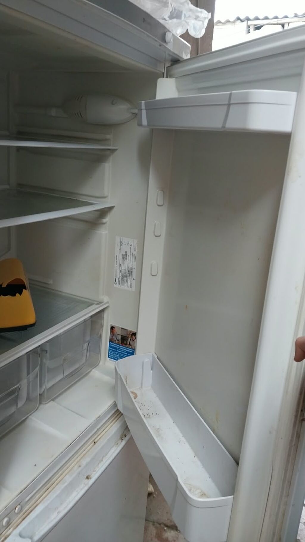 Indesit markalı ikiqapılı soyuducu. Ağ rəngdədir, alt hissədə — Soyuducular, Bakı (3)