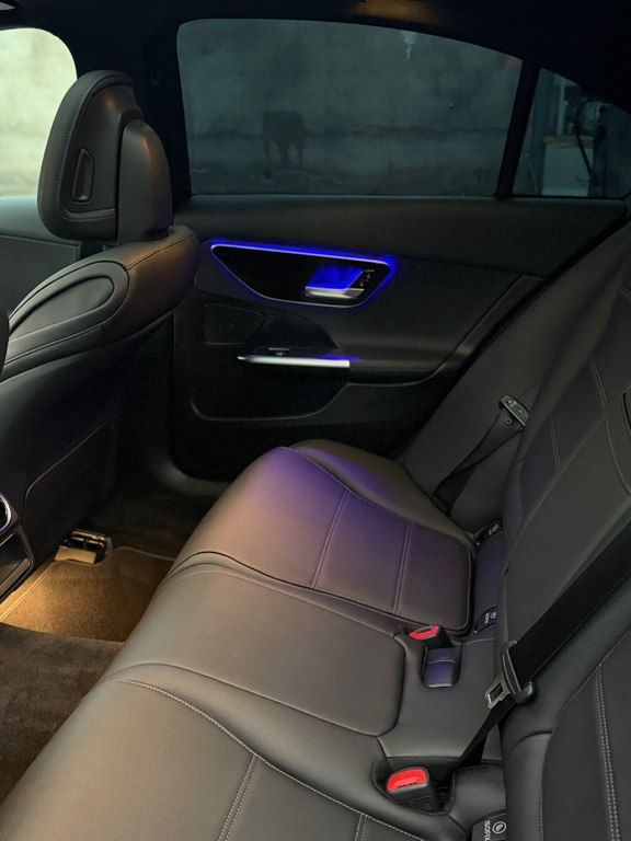 Mercedes C 300, 2.0 L, 2025 il, 8 000 km 88-BR-801 — Avtomobillər, Bakı (9)