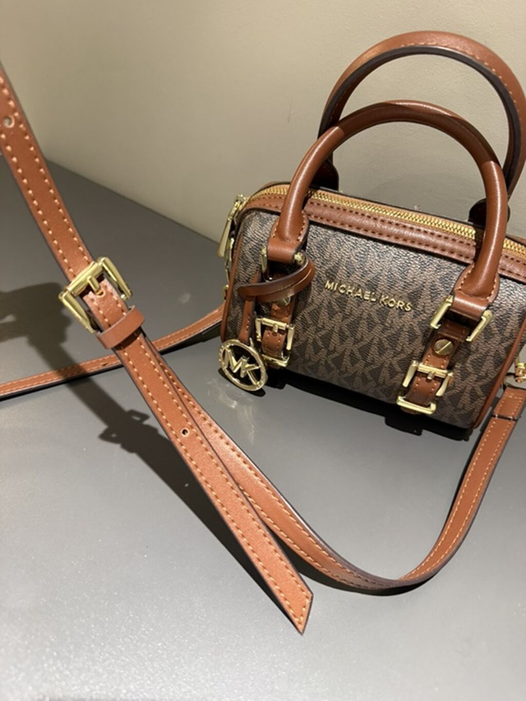 Michael Kors çanta 90azne alınıb 60a satılır istifade olunmayıb — Çantalar, çamadanlar, cüzdanlar, Bakı (6)
